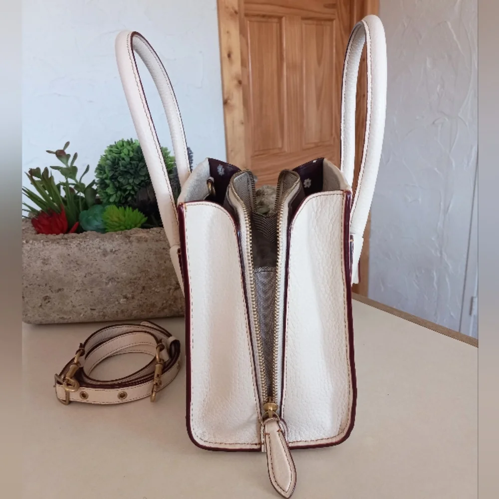 Cashin Carry Tote 22, Chalk Remake from the 1969 Bonnie Cashin design.